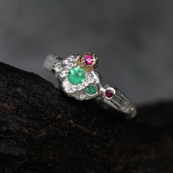 Budding Branch Engagement Ring Emerald Ruby Rose Gold Silver Natural Rustic Floral Bridal Design July May Birthstone Flower - Wunderblüte