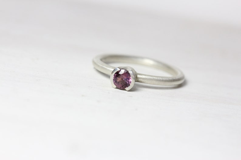 Delicate Wedding Ring Set Purple Spinel Silver Half Bezel Bridal Band Minimalistic Understated Violet Faceted Gemstone For Her Sugarplum immagine 3