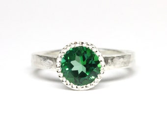 Emerald Green Alternative May Birthstone Silver Statement Ring Imitation Gemstone Milgrain Bezel Beaded Detail Large Gemstone - Smaragdsee