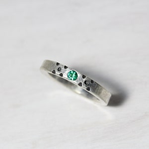Bright Green Emerald Dot Ring Hammered Sterling Silver Rustic Boho Modern Fresh Vibrant Black May Birthstone Gift Idea Stackable Frog Dots image 6
