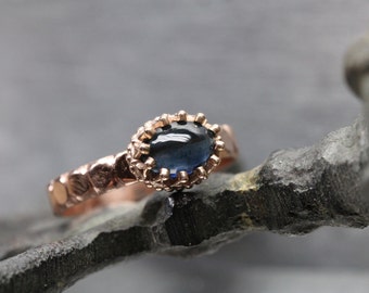 Medieval Inspired Engagement Ring Dark Blue Indicolite Tourmaline 14K Rose Gold Crown Setting Carved Bridal Band Royal Princess - Royalblau