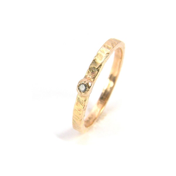 14K Yellow Gold Textured Ring Diamond - Single Brilliance