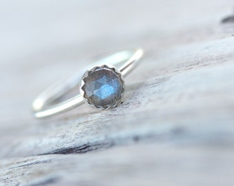 Delicate Rose Cut Labradorite Silver Ring Cute Blue Gray Simple Scalloped Bezel Boho Multicolor Iridescent Gemstone Gift For Her - Sky Berry