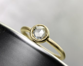 Clear White Rose-Cut Sapphire Engagement Ring 18k Yellow Gold Round High Quality Natural Moon Gem Minimalistic Modern Low Profile - Glasmond