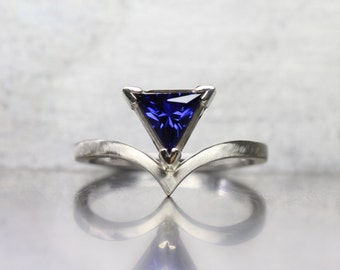 Trillion Cut Lab Created Sapphire Engagement or Fashion Ring 14k White Gold Modern Cobalt Blue Conflict Free Gemstone Triangle - Kobaltblau