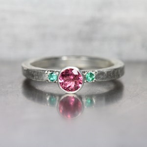 Pink Tourmaline Green Emerald Engagement Ring Silver Modern Spring Summer Wedding Cherry Blossom Fairy Rustic Boho Bridal Band - Kirschfee