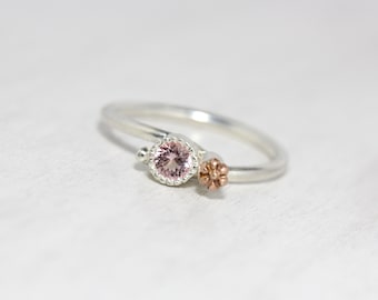 Delicate Pale Pink Tourmaline Ring Tiny Blush Rose California Gemstone Sculptural Setting Sweet Floral Gift Idea Mother's Day - Röschen