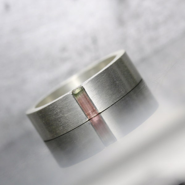 Anillo de plata ancho pequeño crudo Bi-Color turmalina boda banda sólida minimalista sutil Pastel Rosa rugosa piedra preciosa verde barra - embutido de sandía