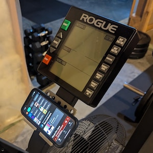 Rogue Air Assault Fahrradhalterung für Smartphones und Tablets - Passend für die meisten Geräte, mit Aussparung für Ladegerät, rutschfeste Polster