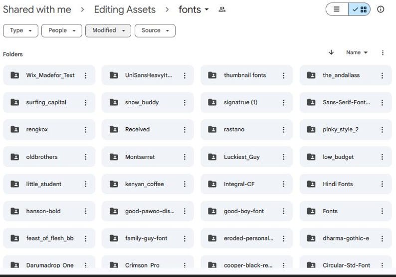 K&ouml;nnte beinhalten: Screenshot einer digitalen Dateiverwaltungsoberfl&auml;che, die Ordner mit Schriftartennamen anzeigt. Die Oberfl&auml;che enth&auml;lt Optionen zum Sortieren und Filtern von Dateien, mit Fokus auf typografische Ressourcen.