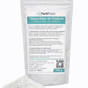 Peut inclure: Un sac blanc de thiosulfate de sodium, également connu sous le nom d'hyposulfite de sodium, avec la marque FertilTech. Le sac contient 500 g de produit chimique. Le produit est utilisé pour neutraliser les agents oxydants et nettoyer les surfaces.