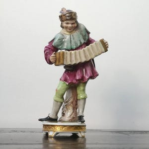Zeldzame vintage Rudolf Kämmer Volkstedt-porselein &#39;Concertina Player&#39;, ca. 1945-1950