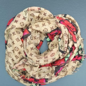 Pre-Loved Louis Vuitton Monogramm Schal im Roten Rosen & Braunen Monogramm Muster, 100% Baumwolle
