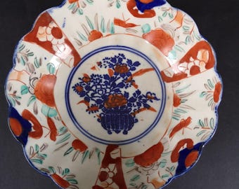 19e-eeuwse Japanse handgeschilderde porseleinen kom met bloemendecoraties