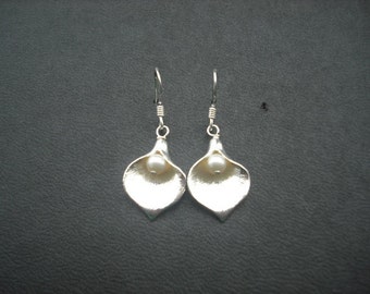 Calla Lilly earrings