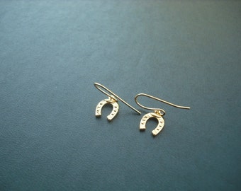 tiny horse shoe earrings - 16K gold plated