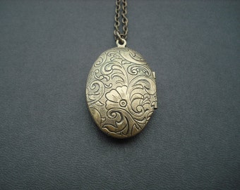 vintage two sided victorian style floral pattern oval locket - antique brass