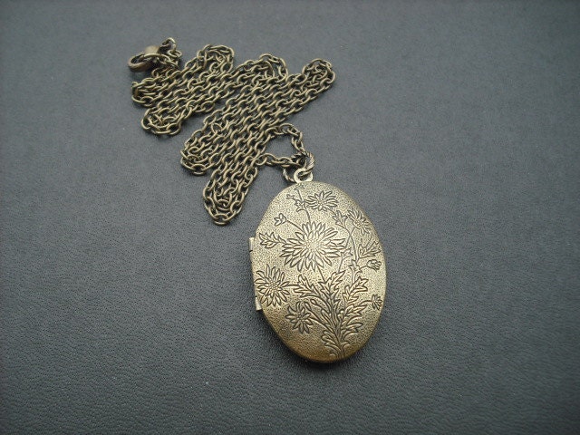 Vintage Two Sided Victorian Style Floral Pattern Oval Locket - Etsy