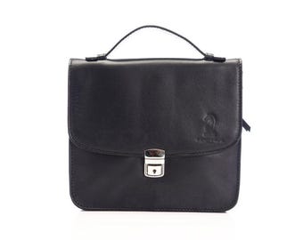 Borsa a tracolla nera: versatilità artigianale per le avventure di tutti i giorni