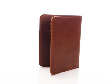 Portapassaporto in pelle marrone – Fatto e cucito a mano per viaggi sicuri