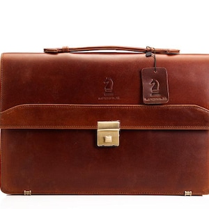 Galway Leather Briefcase – Handcrafted for Sophistication and Functionality