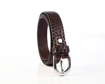 Cintura in pelle Kandy: realizzata e cucita a mano per un'eleganza moderna