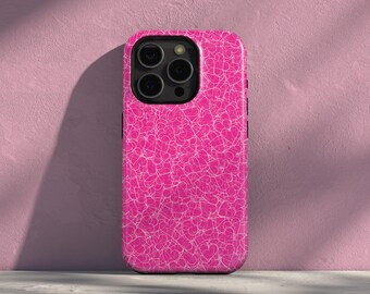 ホットピンクのハート型スマホケース、落書き風ラブパターン、ガーリーなスマホカバー