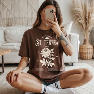St Teresa of Avila Botanical Comfort Colors T-shirt, Confirmation Gift, Catholic Saint Shirt, Christian Top, Teresa Prayer Tee, Saint Teresa
