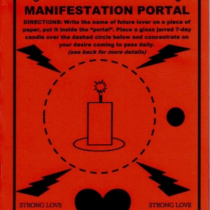 Puede incluir: Una tarjeta roja con texto negro e ilustraciones. El texto dice "(Alleged) LAW OF ATTRACTION "STRONG LOVE" MANIFESTATION PORTAL". Se proporcionan instrucciones para escribir el nombre de un futuro amante en un trozo de papel y colocarlo dentro del "portal". Se muestra un círculo discontinuo con una vela y un rayo.