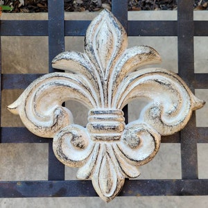 Fleur de Lis Wall plaque | PICK YOUR COLOR | Old World, Tuscan, French Country, Medieval Home Decor. Royal Queen King | FleurDeLisJunkie |