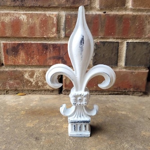 Fleur de lis cast iron finial | PICK YOUR COLOR | fence top finial | tabletop decor | craft supplies | Decorative bottle top