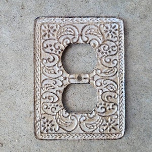 Cubierta de toma de corriente de metal - ELIJA SU COLOR - Placa de interruptor - Decoración de pared turquesa - Decoración del hogar ornamentada - Decoración de enchufes - Placa de toma de corriente de pared - Fleur