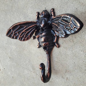 Cast Iron Bee Medallion Wall Hook - PICK YOUR COLOR - Queen bee Coat Hook, Towel hook, Hat Rack, Jewelry Hook, Organization Iron wall