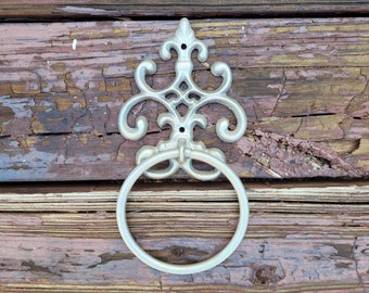 Porte-serviette à rouleau | Porte-serviettes Fleur de Lys | Porte-serviettes en fonte | Porte-serviettes blanc | Salle de bain shabby chic | Fleurdelisjunkie
