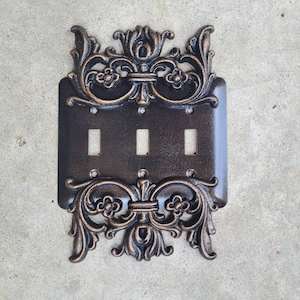 Metall Triple Light Switchplate - PICK YOUR COLOR - Old World, Lichtschalterplatte, Lichtschalterabdeckung, benutzerdefinierter Lichtschalter, toskanisches Fleur