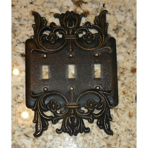 Metall Triple Light Switchplate - PICK YOUR COLOR - Old World, Lichtschalterplatte, Lichtschalterabdeckung, benutzerdefinierter Lichtschalter, toskanisches Fleur