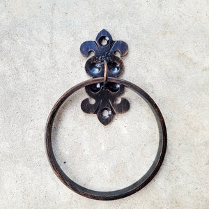 IJzeren handdoekring | Handdoekhouder | Wandhanddoekenrek | Metalen badkamerarmatuur | Badbeslag | Handdoekring | Handdoekhanger | Fleur De Lis