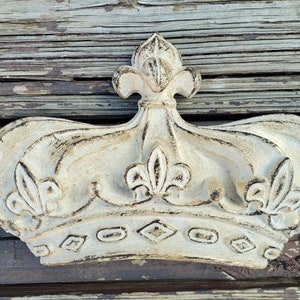Queen Crown Fleurs Wall Decor | PICK YOUR COLOR | Royal Wall plaque | Medieval, King, Prince, Princess, Castle | FleurDeLisJunkie |