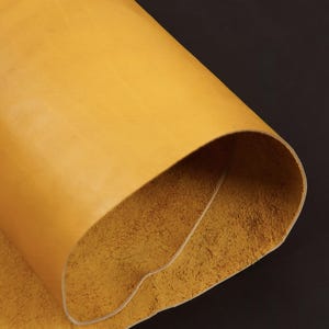 Pelle di vacchetta gialla piena - 100% genuina - Pieno fiore - Conciata al vegetale - Spessore 1,5 mm - Fatta a mano - Pelle per arredamento
