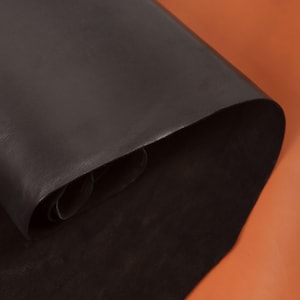 ブラックマットフルグレインバケッタ牛革、本物の植物タンニンなめし、1.4mm（3-4オンス）のソフトハンドメイドレザー、バッグ、財布、DIYクラフトに最適