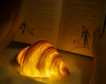 Luminária Croissant Real - Decoração Estoniana Feita à Mão e Alimentada por Bateria