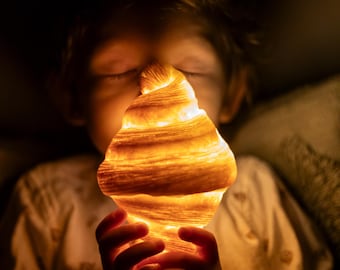 Luminária Croissant Real XL - Alimentada por Bateria e Feita à Mão, Design Estoniano