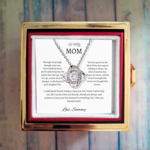Regalo para mamá: collar de oro blanco de 14 quilates, tarjeta con mensaje personalizado y caja de rosas