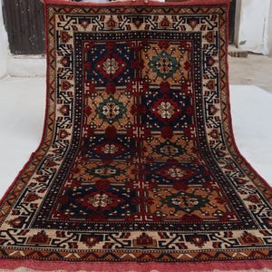 Alfombra afgana antigua Super Kazak anudada a mano de 4 x 7 pies, azul marino y amarillo.