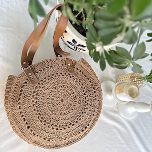 Handgefertigte runde Schultertasche aus Bast - Boho Summer Beach Tote für stilvolle personalisierte Geschenke