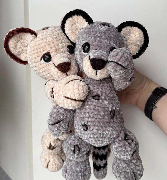 Cleo the cheetah & Suki the snow leopard 2 in 1 low sew crochet pattern, amigurumi, PDF download