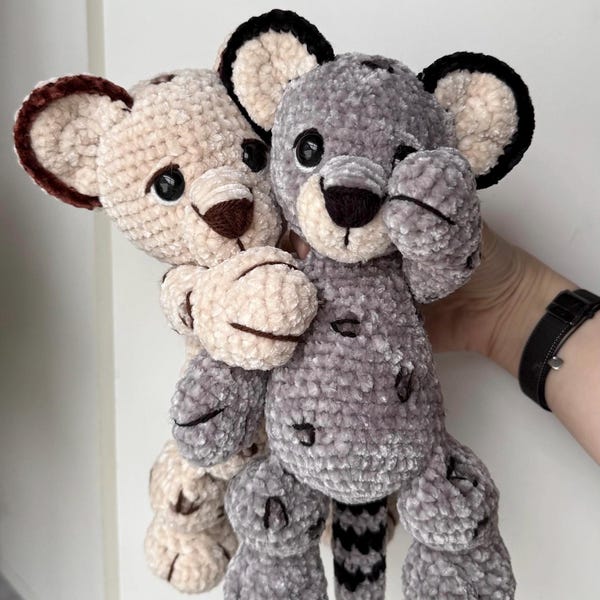 Cleo the cheetah & Suki the snow leopard 2 in 1 low sew crochet pattern, amigurumi, PDF download