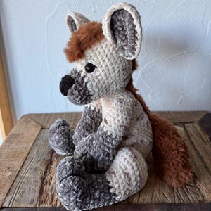 Hyenan Henrik virkmönster, amigurumimönster, PDF-nedladdning