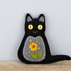 Black Cat Halloween Decoration, Felt Cat Ornament, Gift for Cat Lovers, Halloween Gift