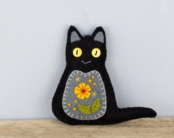 Black Cat Halloween Decoration, Felt Cat Ornament, Gift for Cat Lovers, Halloween Gift